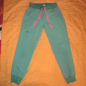 FIGS Women’s Zamora Scrub Pants, XS Petite in Surgical Green